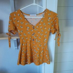 ☕2/$30 floral peplum top